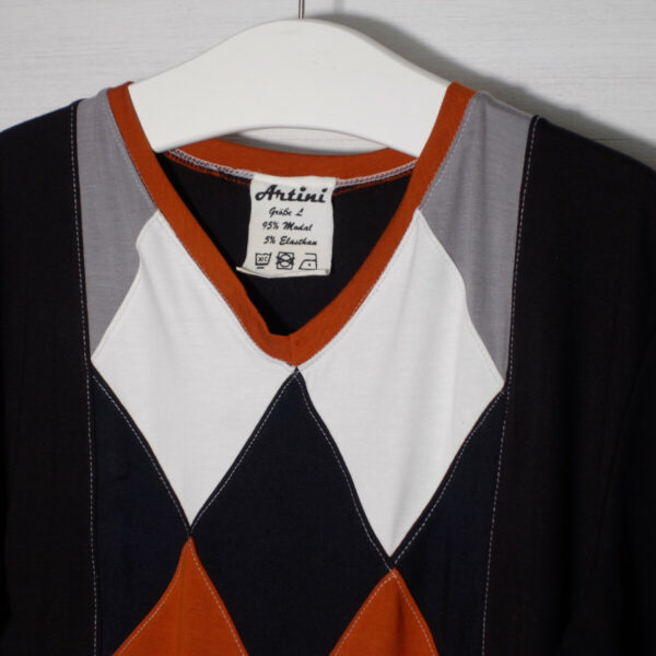 T-Shirt aus Tencel schwarz/ gemustert – Bild 2