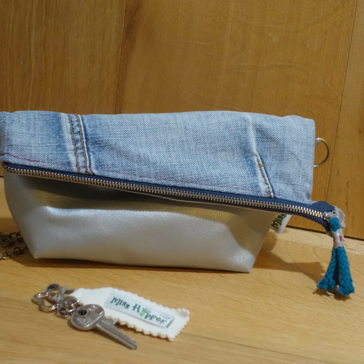 Upcycling Clutch silber-Jeans