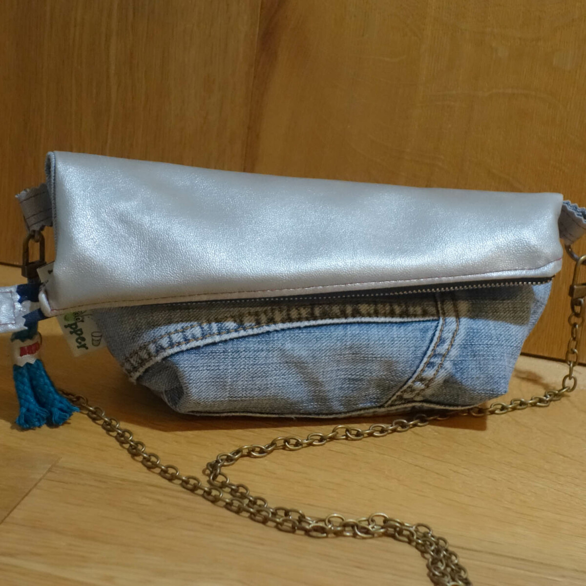 Upcycling Clutch silber-Jeans