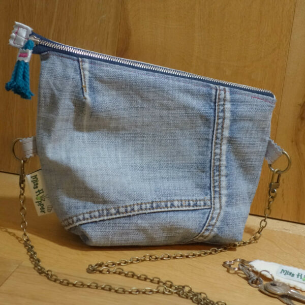 Upcycling Clutch silber-Jeans – Bild 4