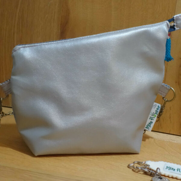 Upcycling Clutch silber-Jeans – Bild 5