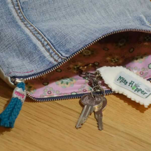 Upcycling Clutch silber-Jeans – Bild 6