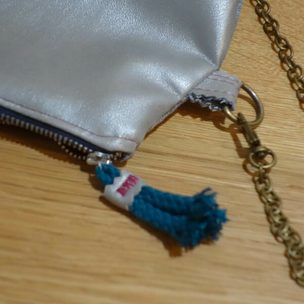 Upcycling Clutch silber-Jeans – Bild 7