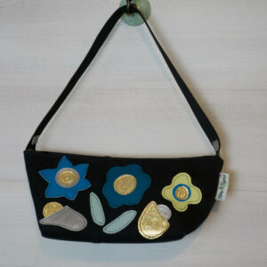 Upcycling Schultertasche mit Blumen