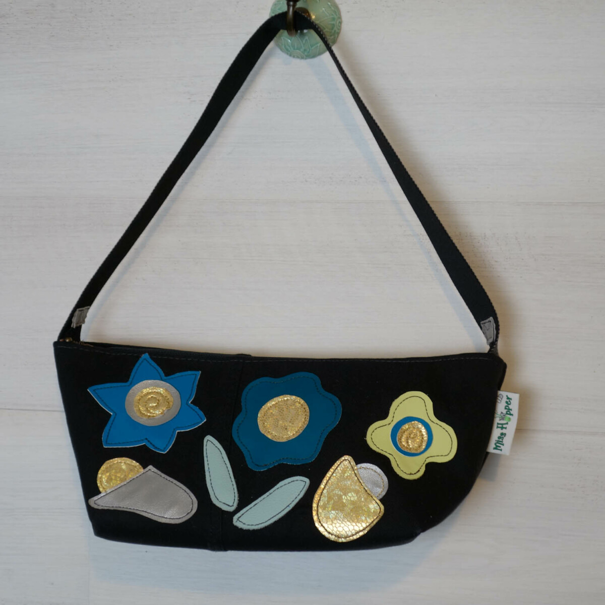 Upcycling Schultertasche mit Blumen