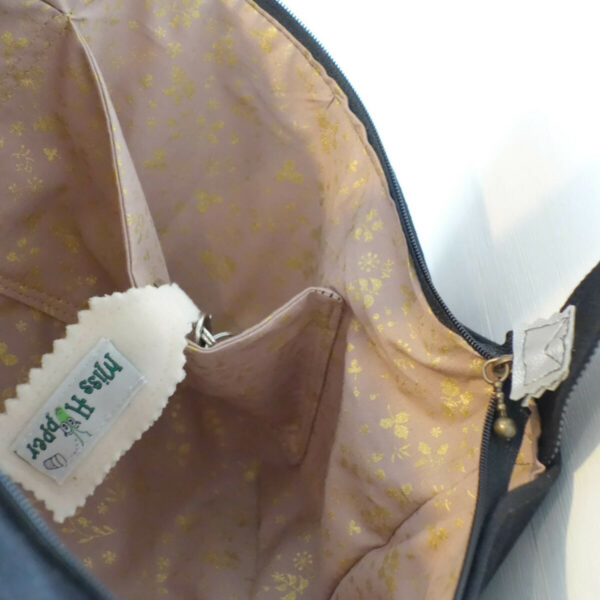 Upcycling Schultertasche mit Blumen – Bild 5