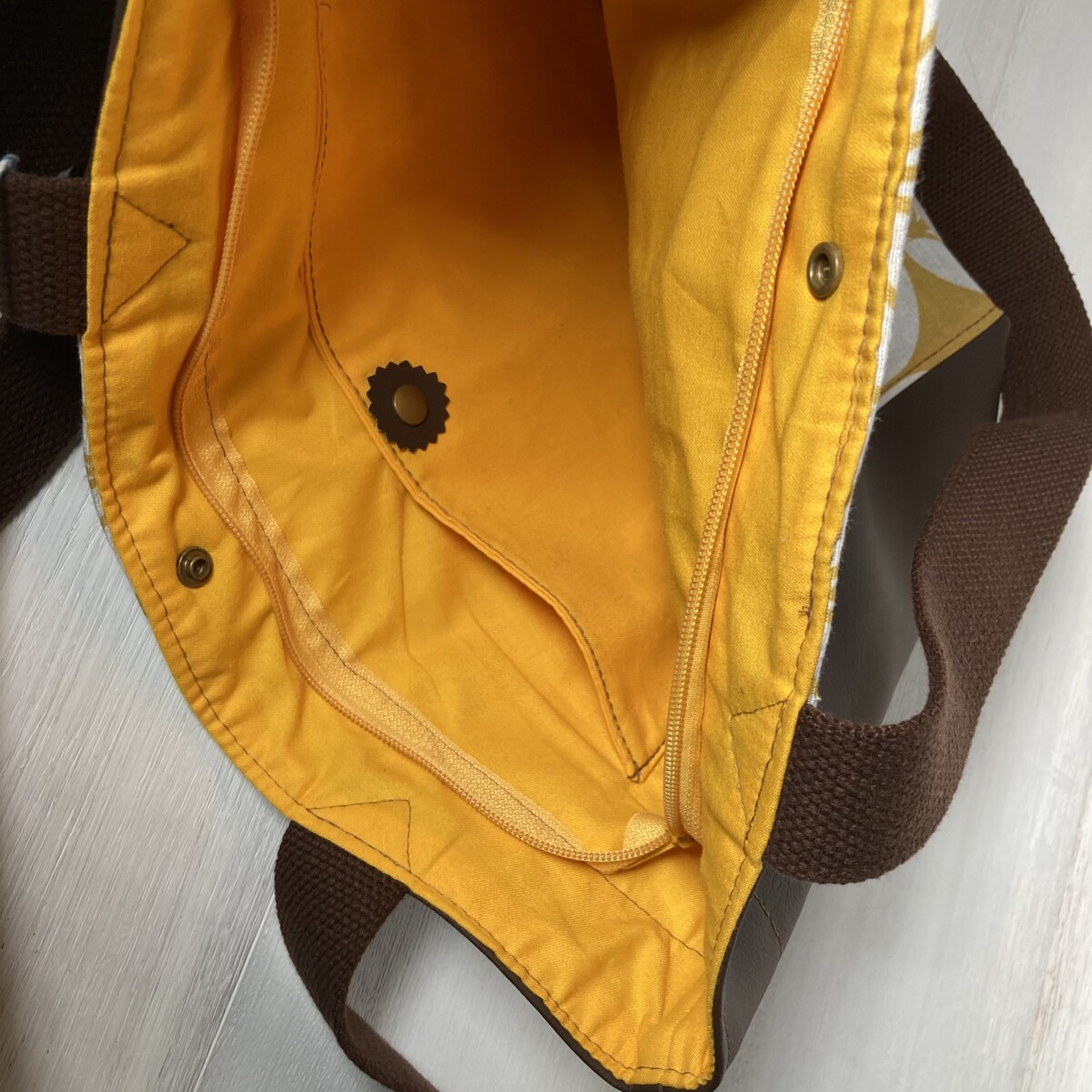 Schultertasche braun/ gelb