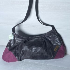 Schultertasche schwarz-lila