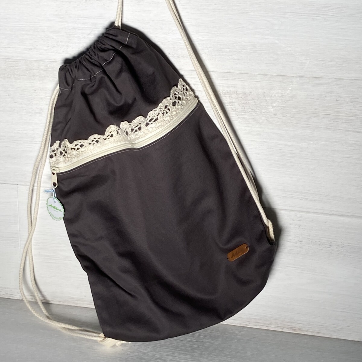 Upcycling Turnbeutel grau mit Spitze
