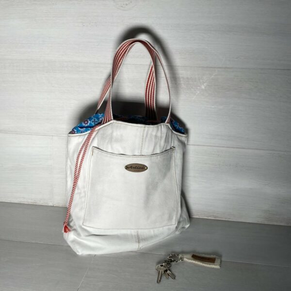 Upcycling Schultertasche weiß/rot