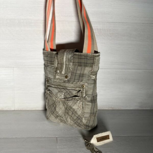 Upcycling Schultertasche braun/ orange kariert – Bild 3