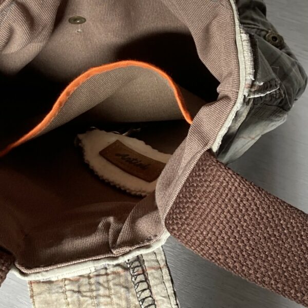 Upcycling Schultertasche braun kariert – Bild 4