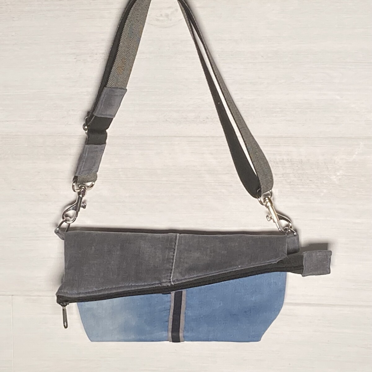 Upcycling Clutch Jeans schwarz/blau