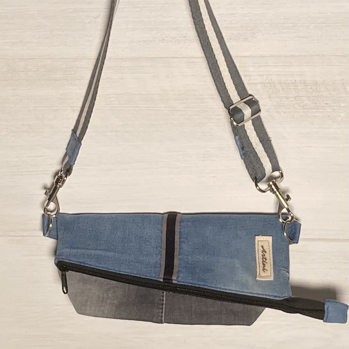 Upcycling Clutch Jeans blau/ schwarz