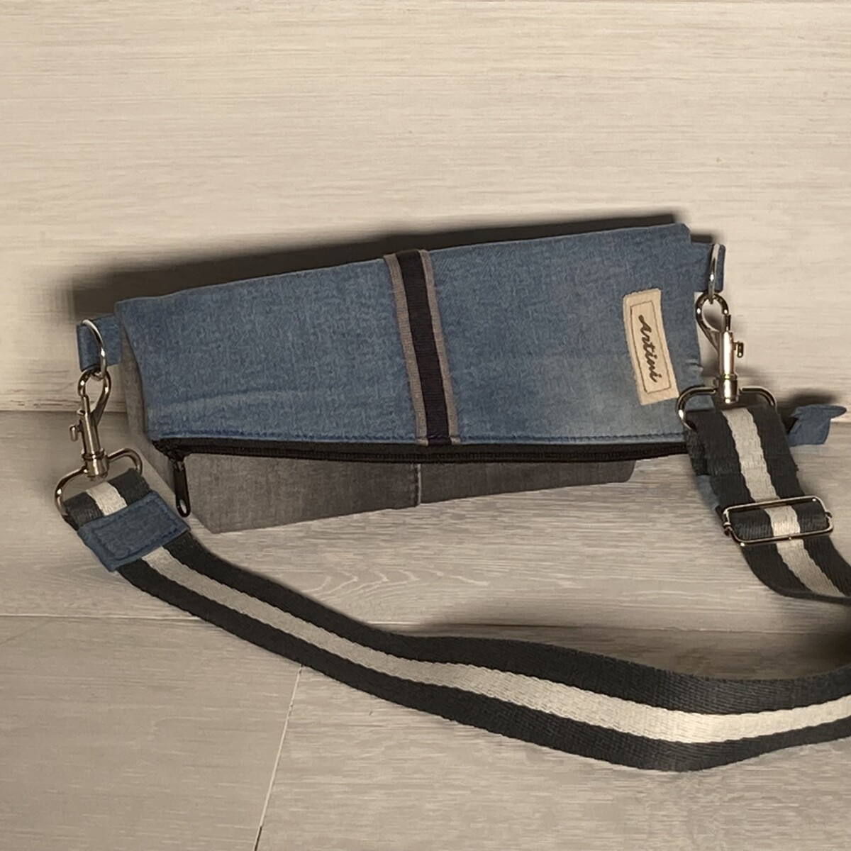 Upcycling Clutch Jeans blau/ schwarz