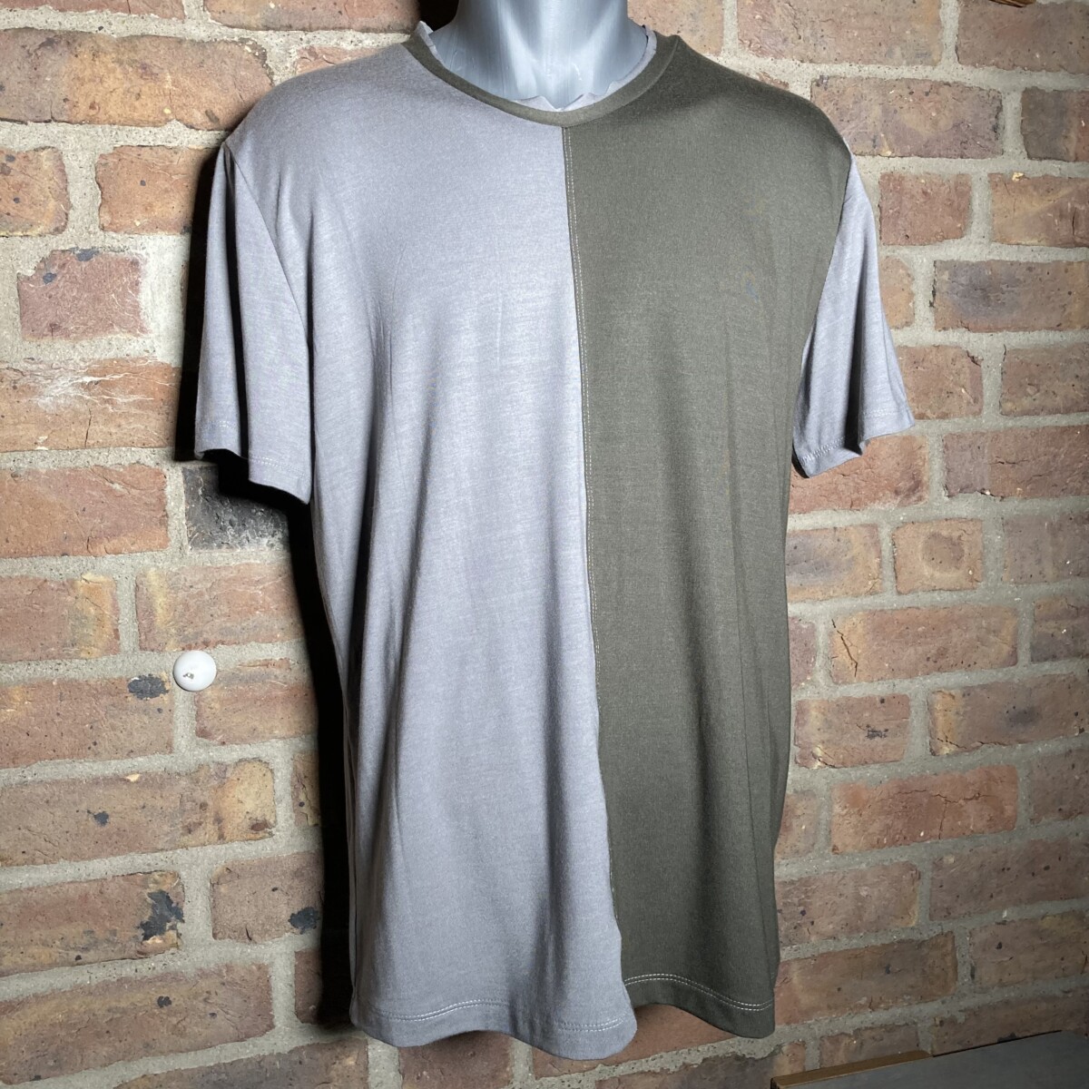 T-Shirt aus Tencel grau/ oliv