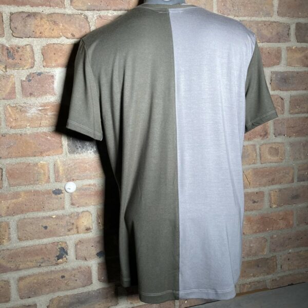 T-Shirt aus Tencel grau/ oliv – Bild 3