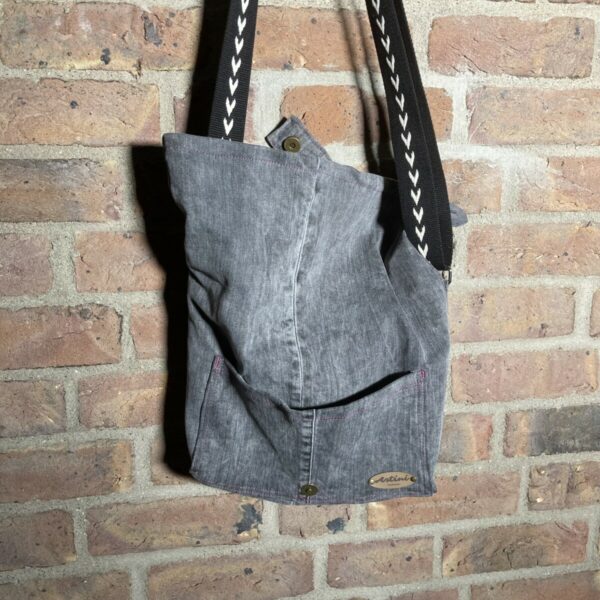 Upcycling Umhängetasche M5 – Bild 3
