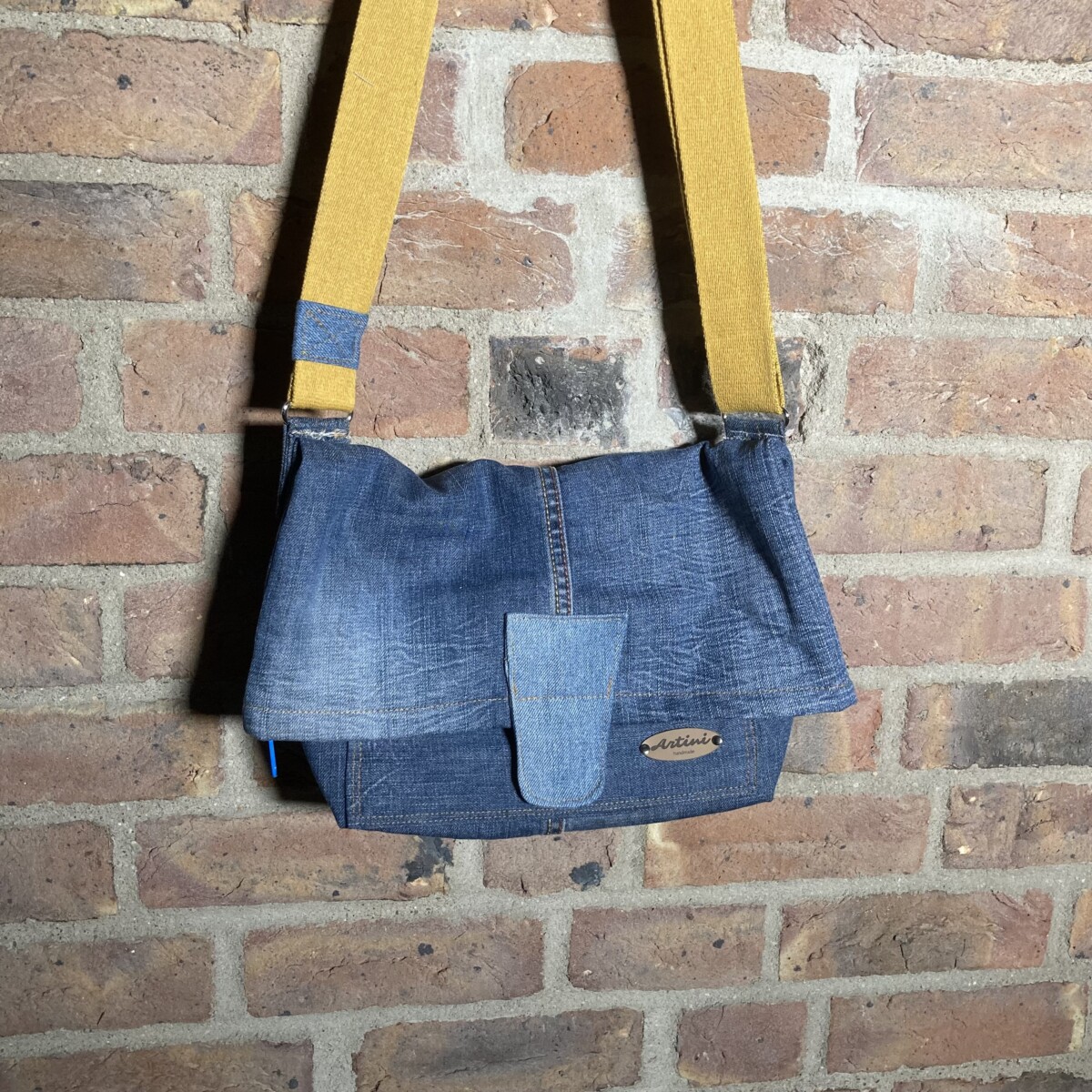 Upcycling Umhängetasche M5.1