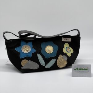 Upcycling Schultertasche mit Blumen