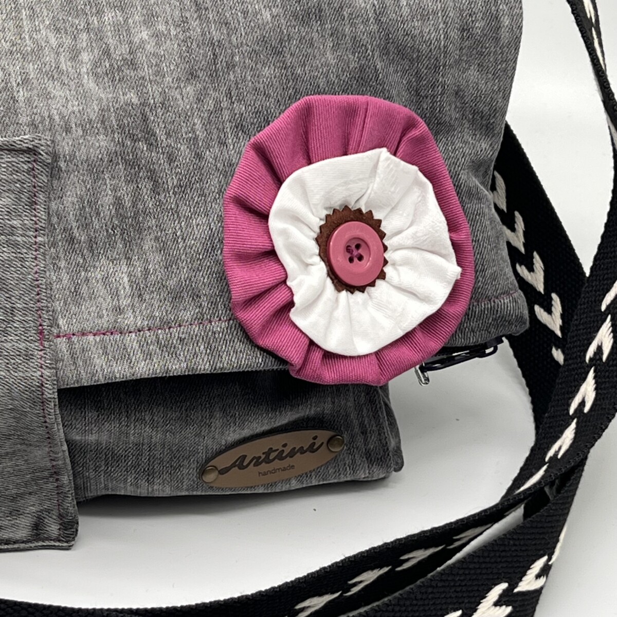 Upcycling Umhängetasche M5