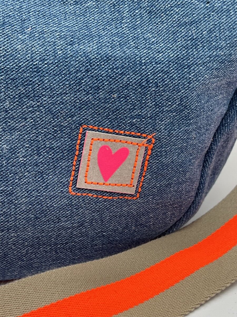 Upcycling Umhängetasche Moonbag Mini Jeans blau/pink – Bild 4