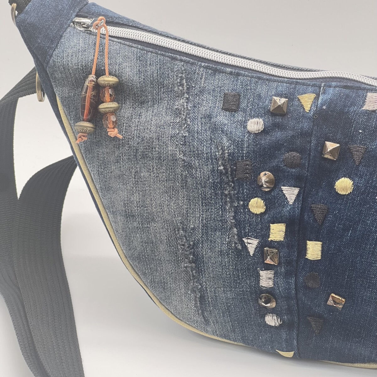 Upcycling Umhängetasche Moonbag M Jeans/ gold