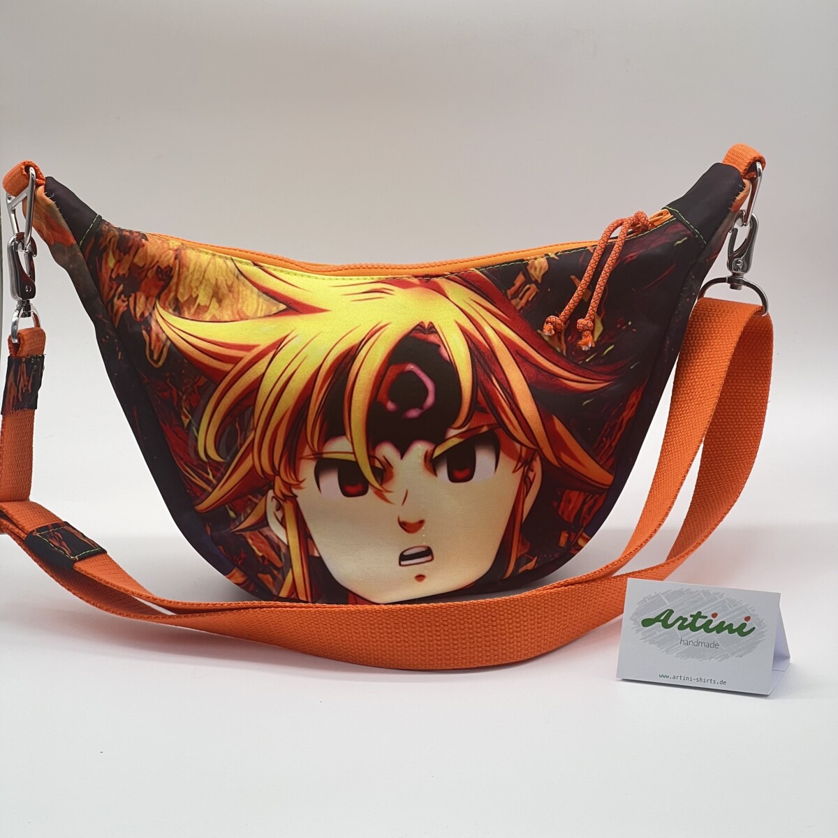 Upcycling Umhängetasche Moonbag M orange/ schwarz