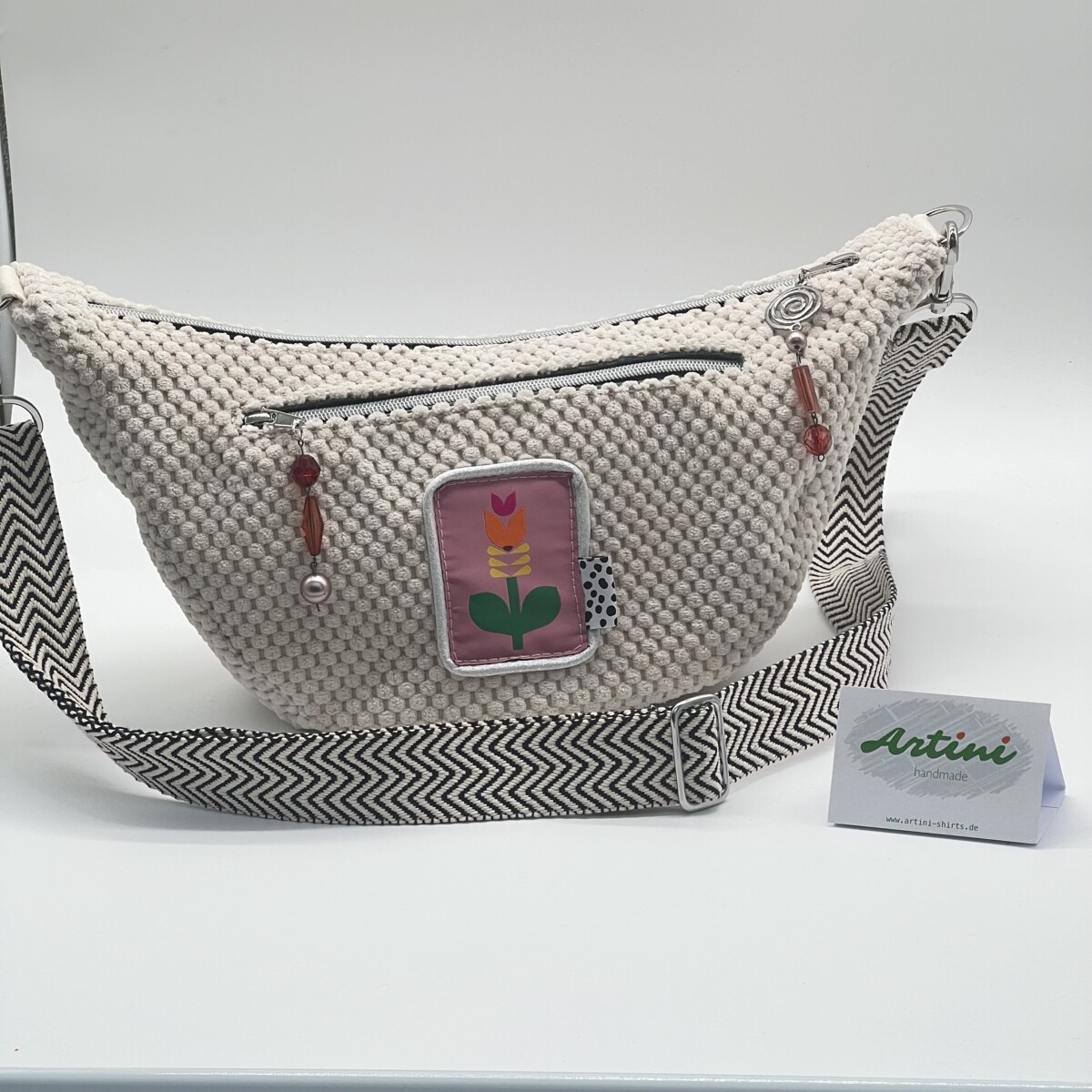 Upcycling Umhängetasche Moonbag M Weiß