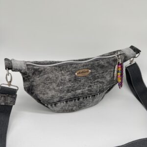 Upcycling Umhängetasche Moonbag Mini Jeans schwarz