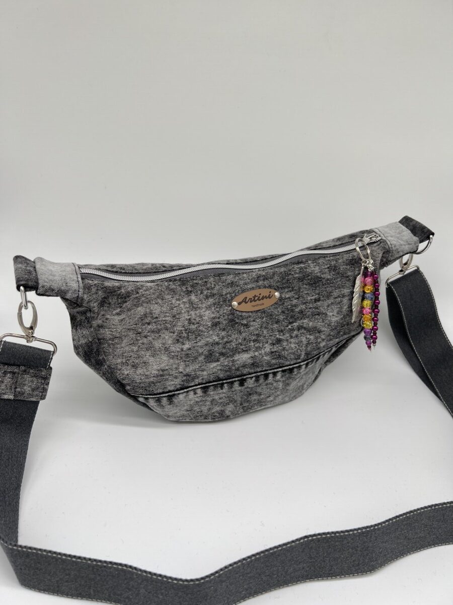 Upcycling Umhängetasche Moonbag Mini Jeans schwarz