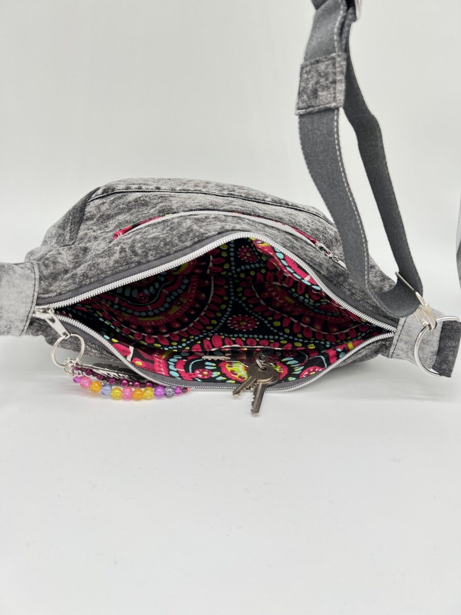 Upcycling Umhängetasche Moonbag Mini Jeans schwarz